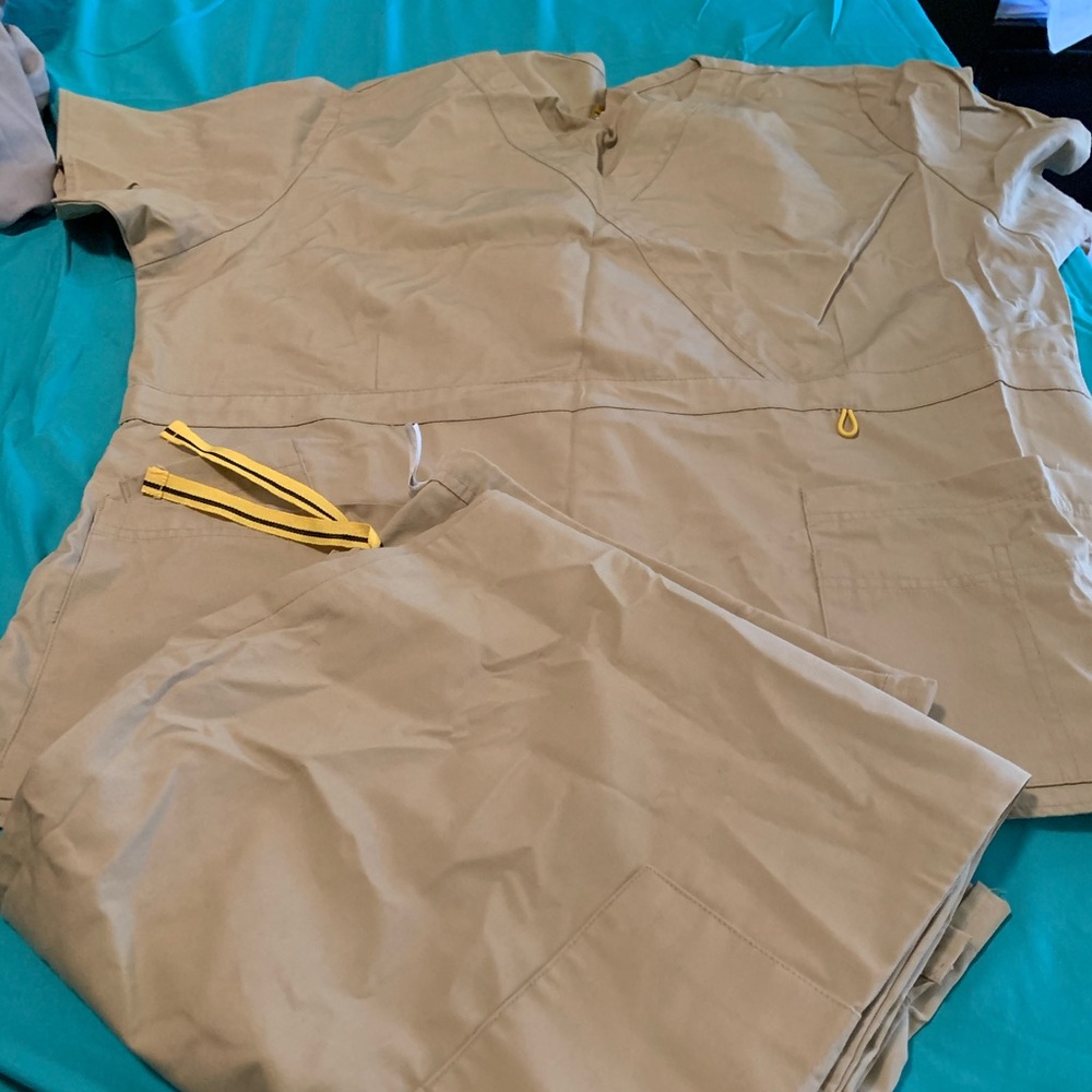 WonderWiink scrubs
